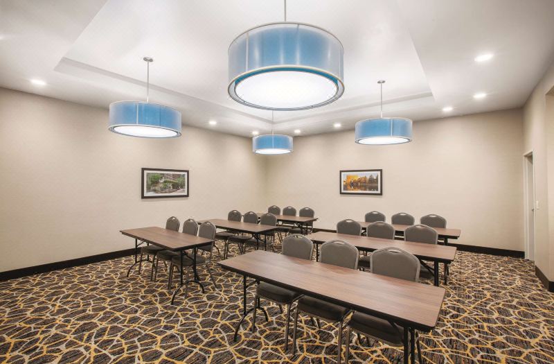 La Quinta Inn & Suites by Wyndham Tulsa Broken Arrow photo 4