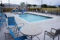 La Quinta Inn & Suites by Wyndham Mobile - Pool