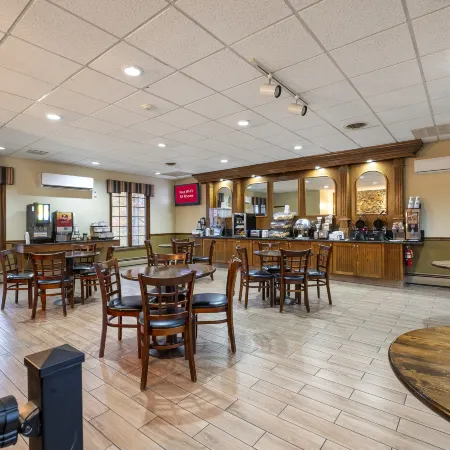 Red Roof Inn & Suites Hazleton
