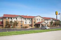 Super 8 by Wyndham Fairview Heights-St. Louis Hotel in zona Hey Guys Comedy Club