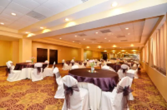 Holiday Inn Express & Suites WASHINGTON DC -  NOMA by IHG