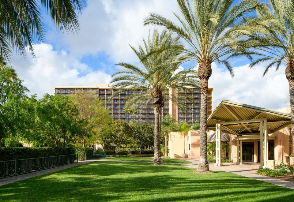 쉐라톤 파크 호텔 앳 더 애너하임 리조트의 아름다운 야외 수영장