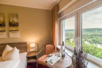 Berghotel Wilhelmsburg Hotel dekat Stadtkirche St. Wenzel