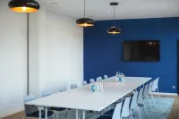 هوليداي إنن ا تي اإن ي ،ي ستار سيند يلفينجيابي باي آيتش جي فنادق في زيندلفينغن