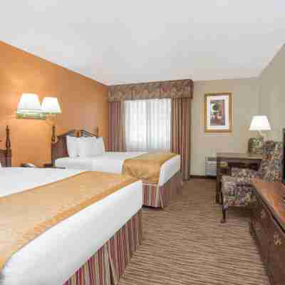 Days Inn & Suites by Wyndham Red Rock-Gallup Rooms