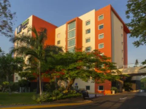 Holiday Inn Express & Suites CUERNAVACA by IHG โรงแรมในเกวร์นาวากา
