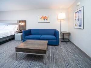 Holiday Inn Express & Suites Atlanta-Johns Creek