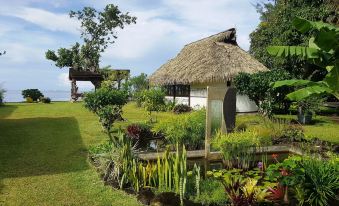 Linareva Moorea Beach Resort