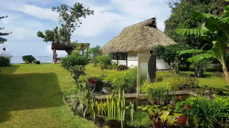 Linareva Moorea Beach Resort