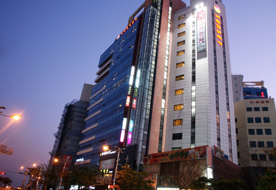 Sunset Hotel - Housity
