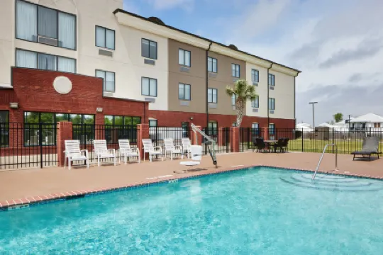 Holiday Inn Express & Suites PANAMA CITY-TYNDALL by IHG Отели в г. Панама Сити