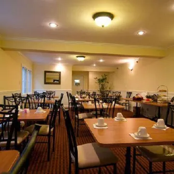 Wilshire Crest Hotel Отели рядом с достопримечательностью «Фэрфакс»