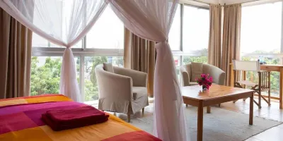 Q-Bar & Guesthouse