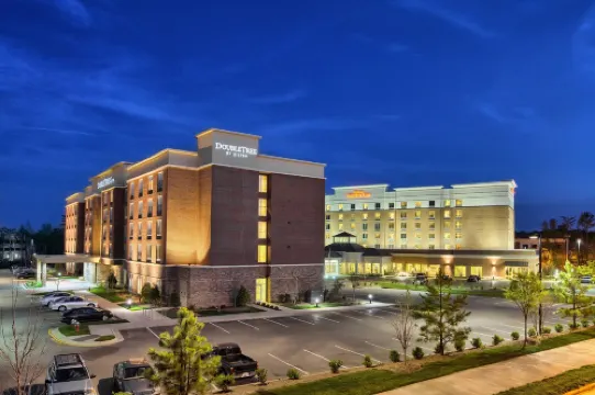 ダブルツリー バイ ヒルトン ローリー - ケーリー