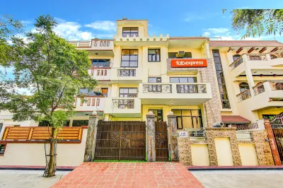 FabHotel the Everest 43 Hotels near Gola Departmental Store