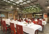 Royaute Luxury Suites and Hotel Gulberg Lahore - Bares
