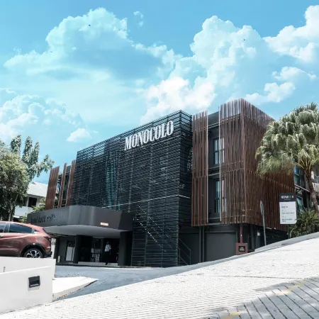 Monocolo Boutique Hotel Отели рядом с достопримечательностью «Торговый центр Karamunsing Capital»