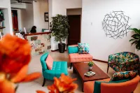 Hotel Cucuve - خدمة نقل من وإلى المطار