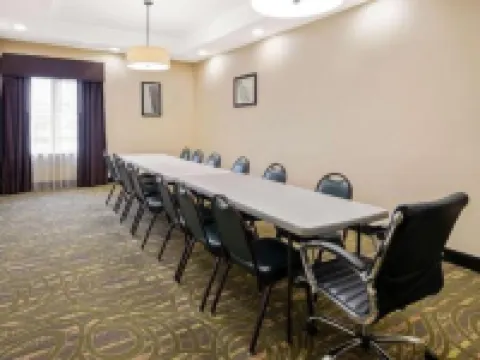 La Quinta Inn & Suites by Wyndham Durant Hotels in Durant