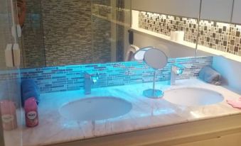 Luxury Amazing Jacuzzi Suite