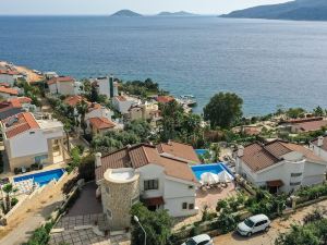 Villa Kalamare,3 Bedroom Villa with Infinity Pool