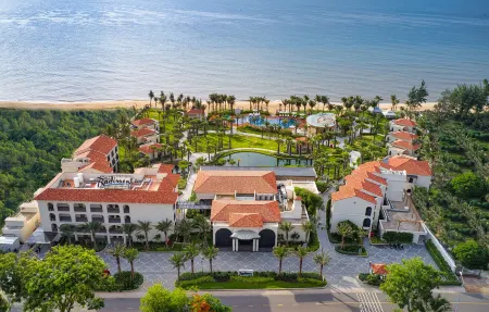 Radisson Resort Phan Thiet Отели рядом с достопримечательностью «Doi Duong Beach»