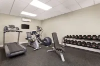 Days Inn by Wyndham Paris - Gym