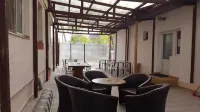 Taxi Hostel Hotel di Otopeni