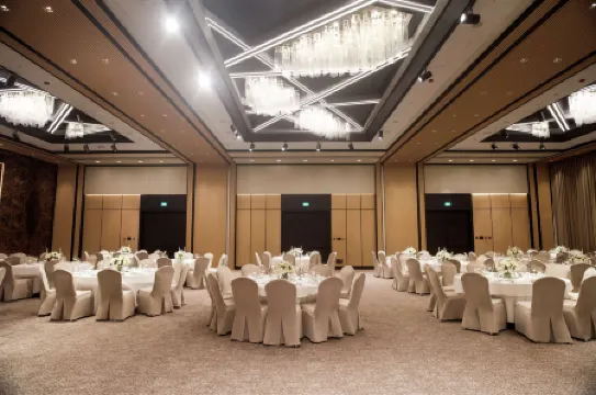 Hilton Belgrade Отели рядом с достопримечательностью «Храм Святого Саввы»