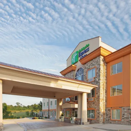 Holiday Inn Express & Suites MARSHALL by IHG
