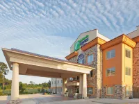 Holiday Inn Express & Suites MARSHALL by IHG - Pool