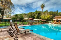 Inn Marin and Suites, Ascend Hotel Collection - Pools