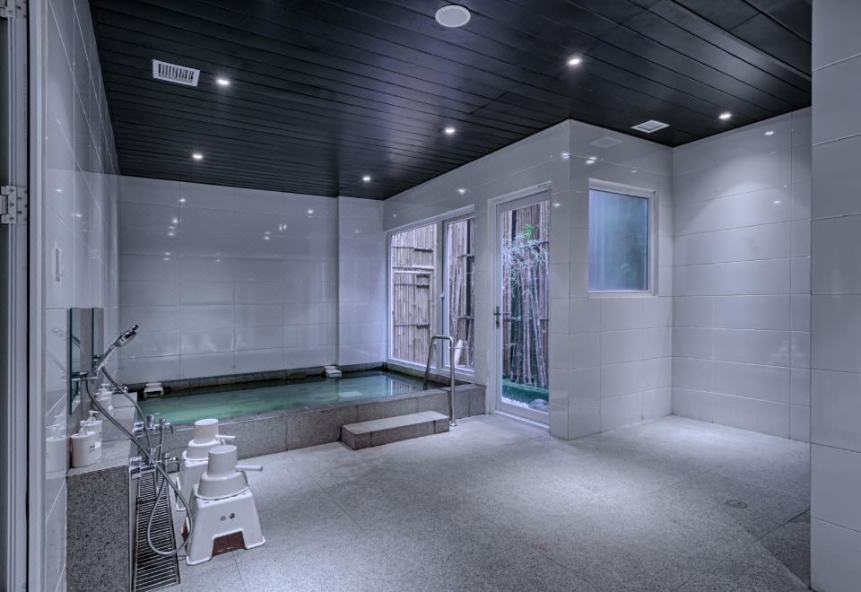 Hotel Kuretakeso KemangOver view