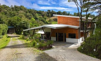 Burbi Lake Lodge Monteverde