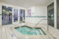 Hawthorn Suites by Wyndham Livermore Wine Country - Hot Tub