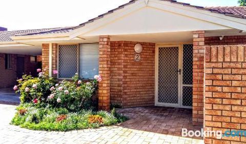 Camelias Boutique Cottage in Dianella