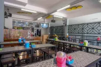 RedDoorz Plus Near Patung Kuda Undip Hotels in Banyumanik