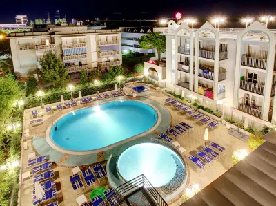 Hotel Palace Отели рядом с достопримечательностью «Faro Rosso»
