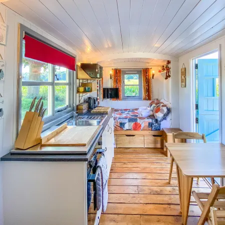 The Hideaway Hut - 1 Bed Shepherds Hut - Hereford