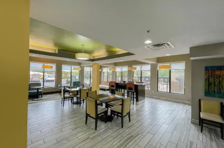 OYO Townhouse Jackson - Ridgeland