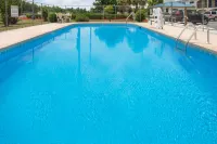 Super 8 by Wyndham Walterboro - Pools
