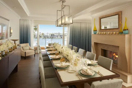 Balboa Bay Resort Отели рядом с достопримечательностью «Ньюпорт-Бич»