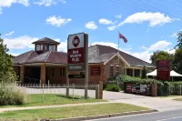 Best Western Plus All Settlers Motor Inn - Parkplatz