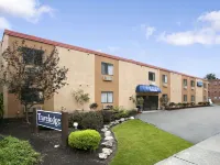Travelodge by Wyndham Cleveland Lakewood Hotels in Lakewood