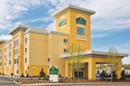 La Quinta Inn & Suites by Wyndham Bellingham Hotels in Bellingham