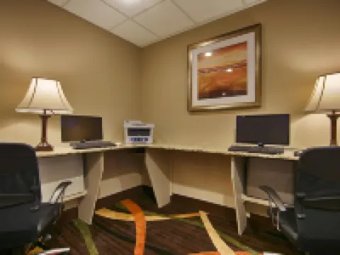 伍德蘭德山貝斯特韋斯特優質套房酒店 塔爾薩酒店