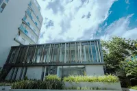 The Lennox 802 One Bed Duplex Hotels in North Ridge