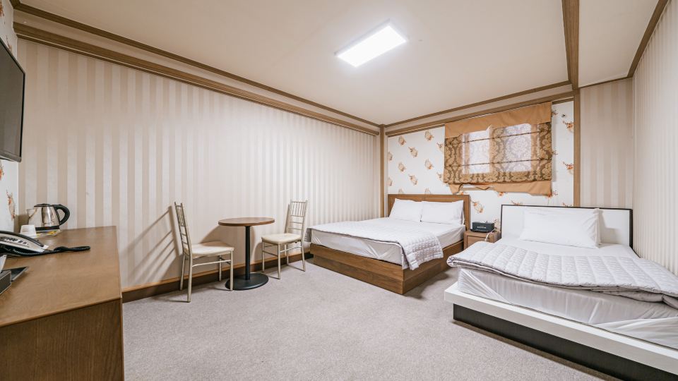 Gumi Road Hotel