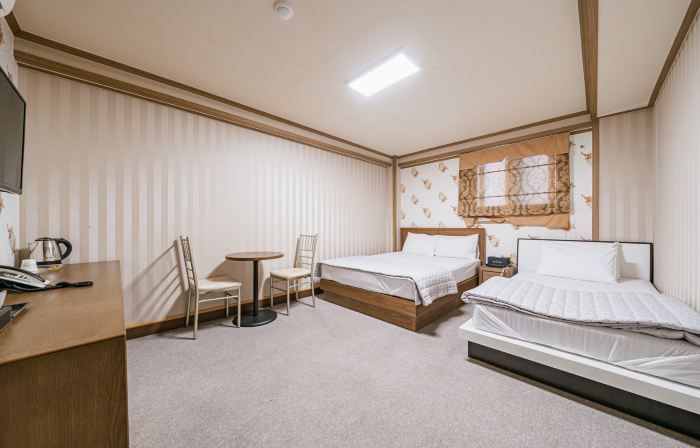 Road Hotel in Wonpyeong-Dong, Gumi