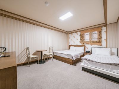 Gumi Road Hotel